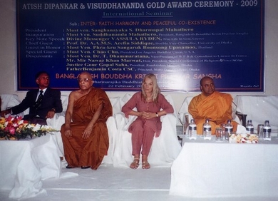 Most Ven. Suddhananda Mahathero with Vassula and Guests