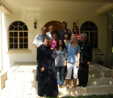 Vassula with Metropolitan Seraphim, Fr. Shaun and the TLIG Prayer group of Johannesburg
