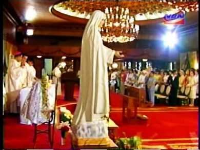 Στο Παλάτι, κατά την Θεία Λειτουργία προς τιμήν της Παναγίας της Φατιμά.