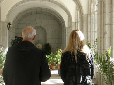 Vassula walking with Bishop-Abbot Dom Anselmo Alvarez
