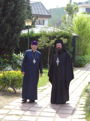 Ο Επίσκοπος Shirvanian και ο Αρχιμανδρίτης Cretu