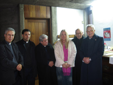 Vassula with priests after the talk